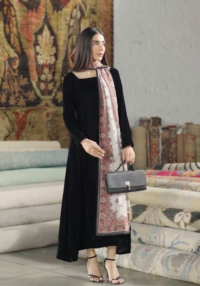 Winter Royal Elegance: Black Velvet & Dual-Drape Set