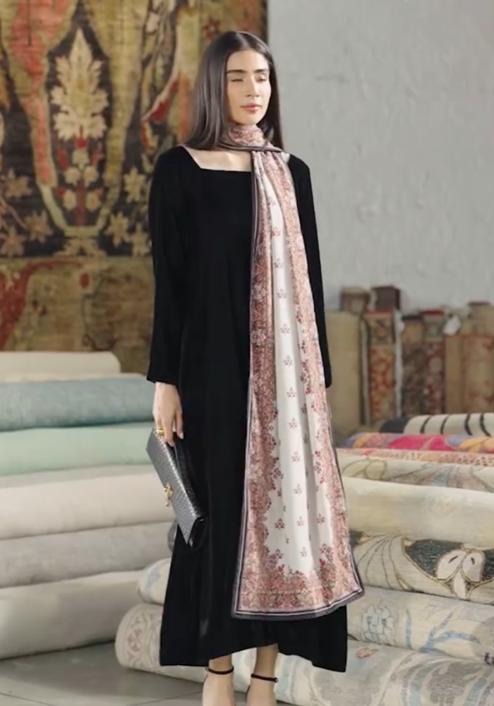 Winter Royal Elegance: Black Velvet & Dual-Drape Set