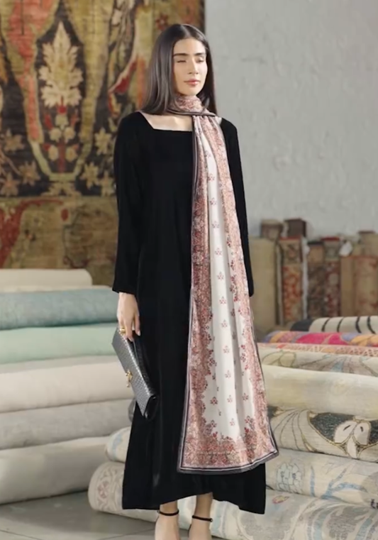 Winter Royal Elegance: Black Velvet & Dual-Drape Set