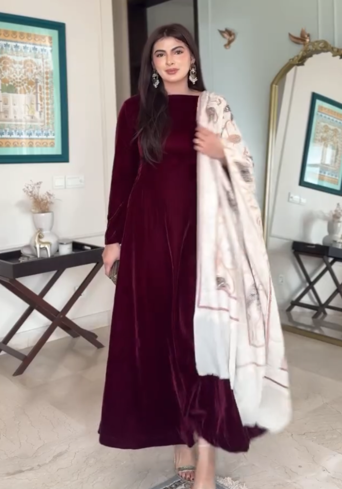 Luxurious Velvet Aura Winter Maxi Dress